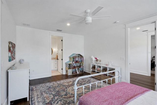 1686 NORTH DRIVE, Sarasota, FL 34239