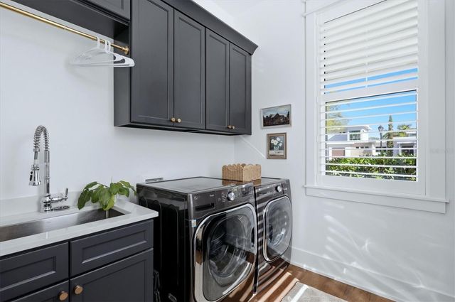 1686 NORTH DRIVE, Sarasota, FL 34239