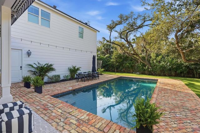 1686 NORTH DRIVE, Sarasota, FL 34239