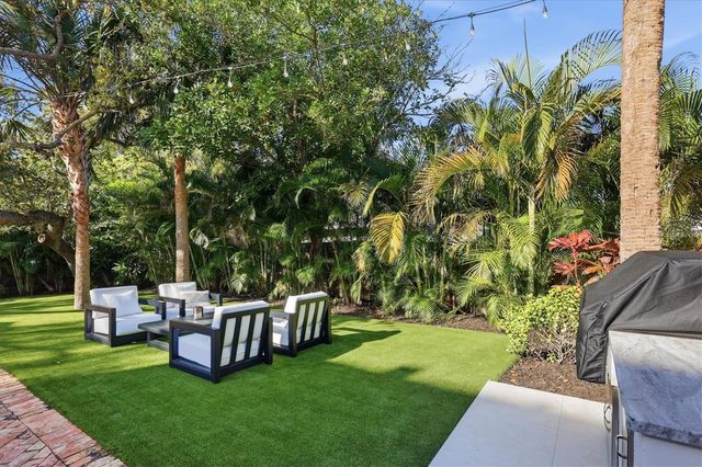 1686 NORTH DRIVE, Sarasota, FL 34239