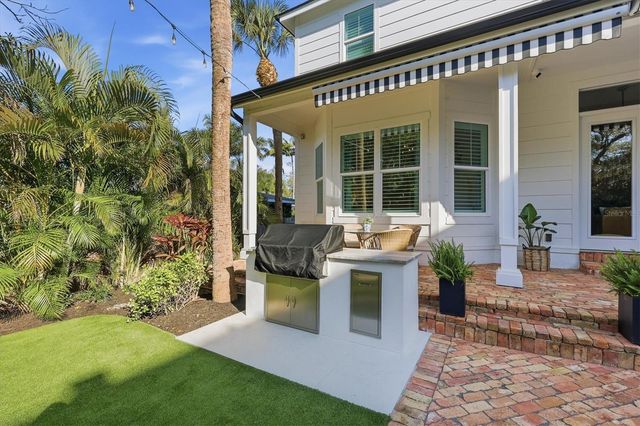 1686 NORTH DRIVE, Sarasota, FL 34239