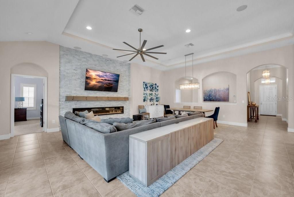 Image 2 of property listing at 5204 SPARROWGLEN PLACE, Lithia, FL 33547