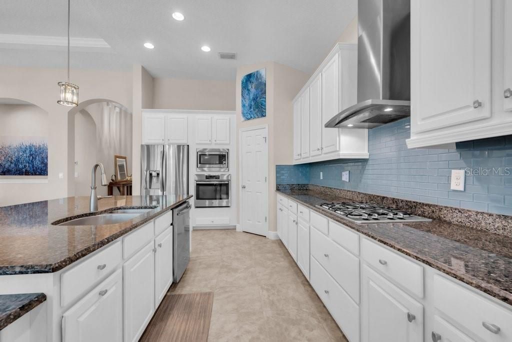 Image 11 of property listing at 5204 SPARROWGLEN PLACE, Lithia, FL 33547