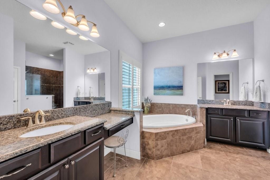 Image 16 of property listing at 5204 SPARROWGLEN PLACE, Lithia, FL 33547