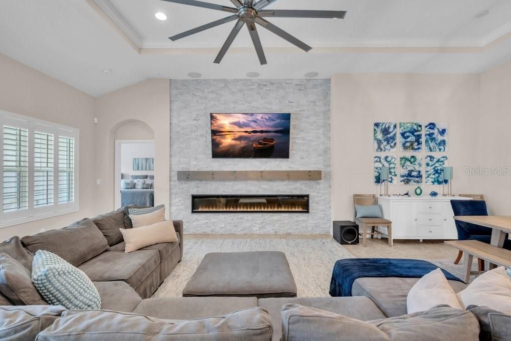 Image 5 of property listing at 5204 SPARROWGLEN PLACE, Lithia, FL 33547