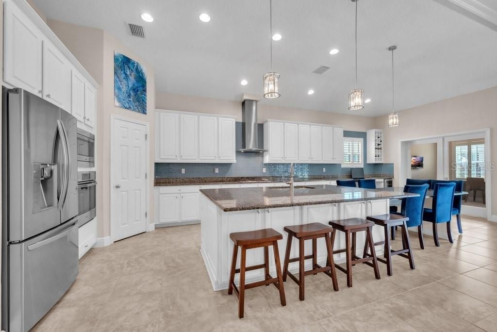 Image 6 of property listing at 5204 SPARROWGLEN PLACE, Lithia, FL 33547