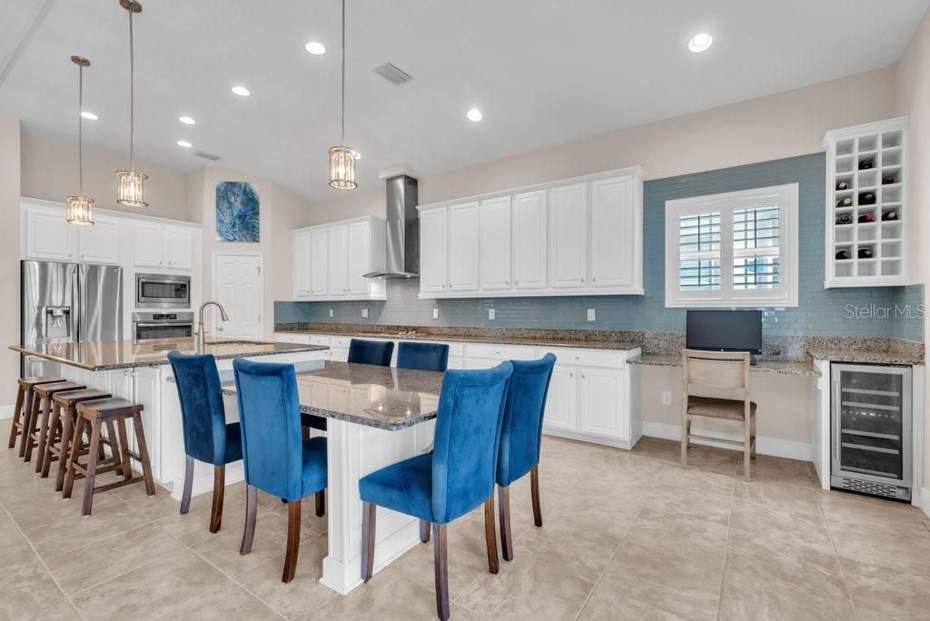 Image 8 of property listing at 5204 SPARROWGLEN PLACE, Lithia, FL 33547