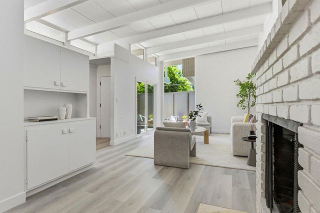 3909 Middlefield Road E, Palo Alto, CA 94303