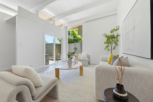 3909 Middlefield Road E, Palo Alto, CA 94303