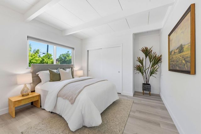 3909 Middlefield Road E, Palo Alto, CA 94303
