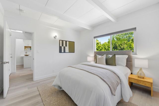 3909 Middlefield Road E, Palo Alto, CA 94303