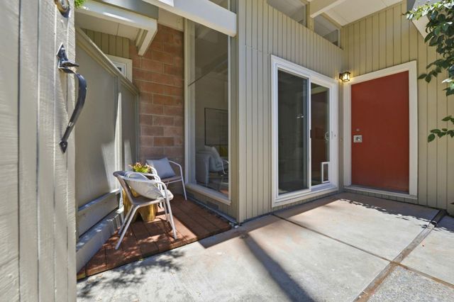 3909 Middlefield Road E, Palo Alto, CA 94303