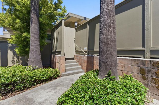 3909 Middlefield Road E, Palo Alto, CA 94303