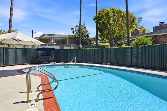 3909 Middlefield Road E, Palo Alto, CA 94303