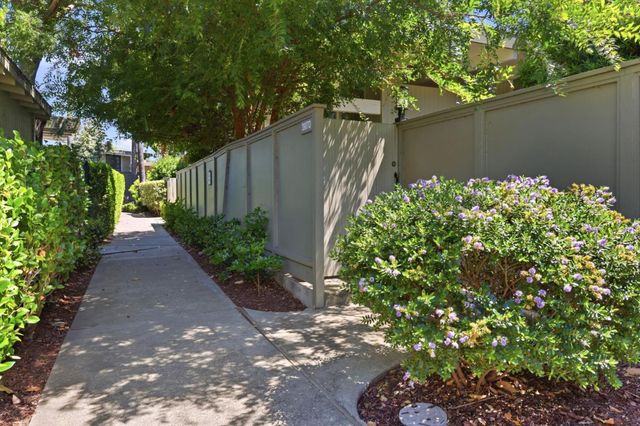 3909 Middlefield Road E, Palo Alto, CA 94303
