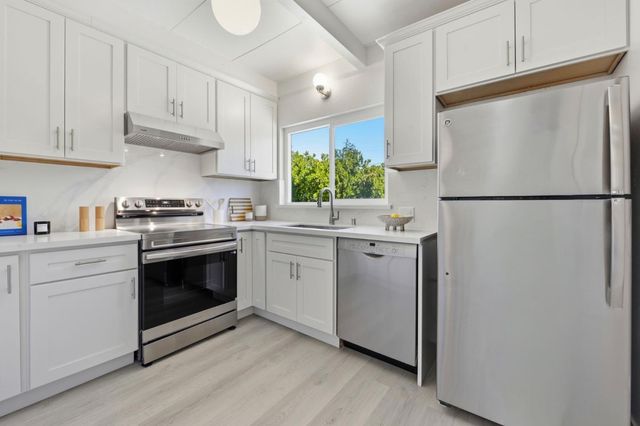 3909 Middlefield Road E, Palo Alto, CA 94303