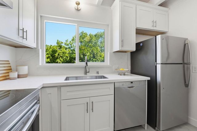 3909 Middlefield Road E, Palo Alto, CA 94303