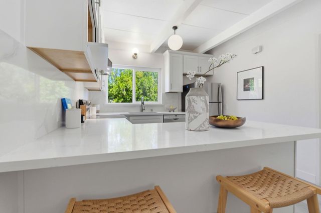 3909 Middlefield Road E, Palo Alto, CA 94303