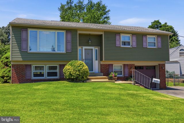1320 NEVARC RD, Warminster, PA 18974