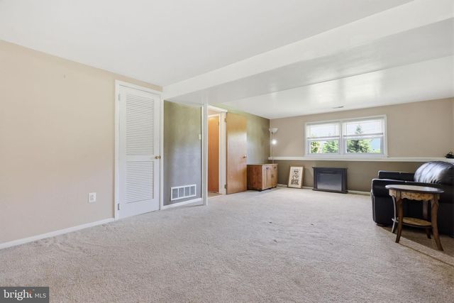 1320 NEVARC RD, Warminster, PA 18974
