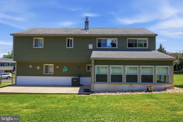 1320 NEVARC RD, Warminster, PA 18974