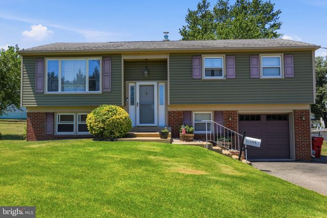 1320 NEVARC RD, Warminster, PA 18974