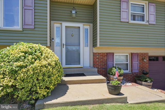 1320 NEVARC RD, Warminster, PA 18974