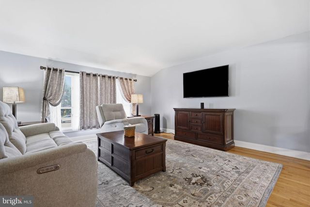 1320 NEVARC RD, Warminster, PA 18974