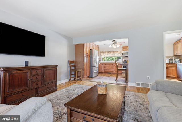 1320 NEVARC RD, Warminster, PA 18974