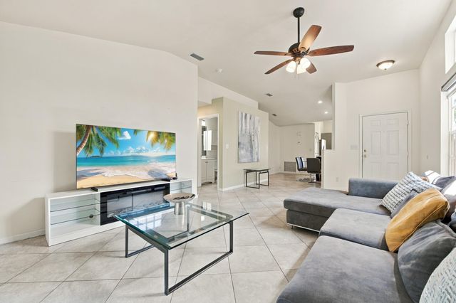14 HEATHER TRACE Drive, Boynton Beach, FL 33436