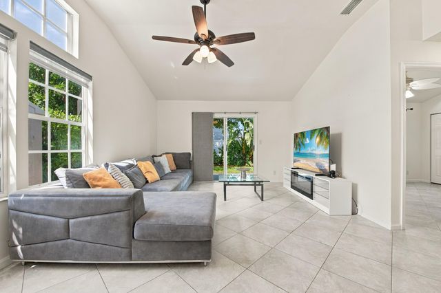 14 HEATHER TRACE Drive, Boynton Beach, FL 33436