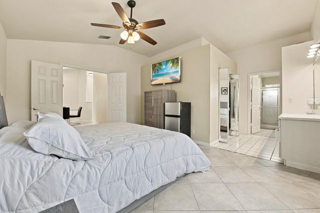 14 HEATHER TRACE Drive, Boynton Beach, FL 33436
