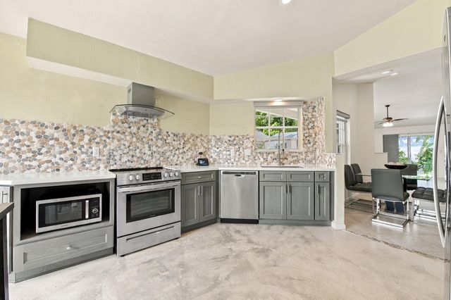 14 HEATHER TRACE Drive, Boynton Beach, FL 33436