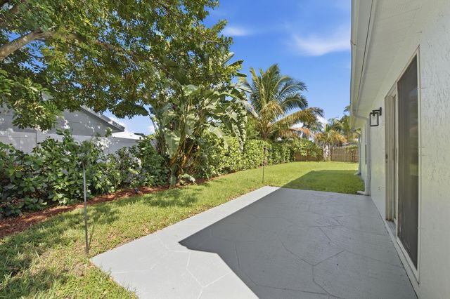 14 HEATHER TRACE Drive, Boynton Beach, FL 33436