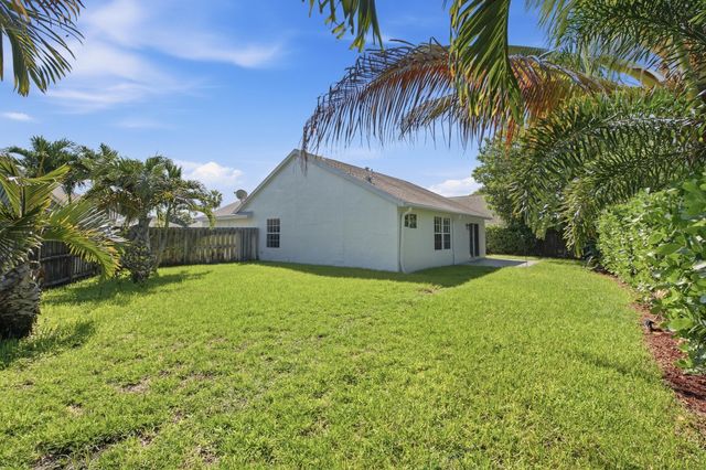 14 HEATHER TRACE Drive, Boynton Beach, FL 33436