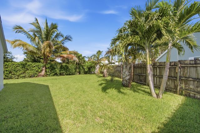 14 HEATHER TRACE Drive, Boynton Beach, FL 33436