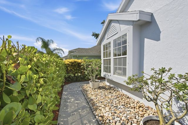 14 HEATHER TRACE Drive, Boynton Beach, FL 33436