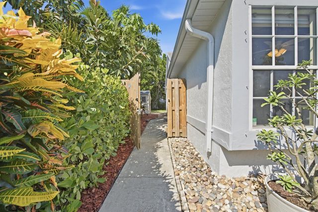 14 HEATHER TRACE Drive, Boynton Beach, FL 33436