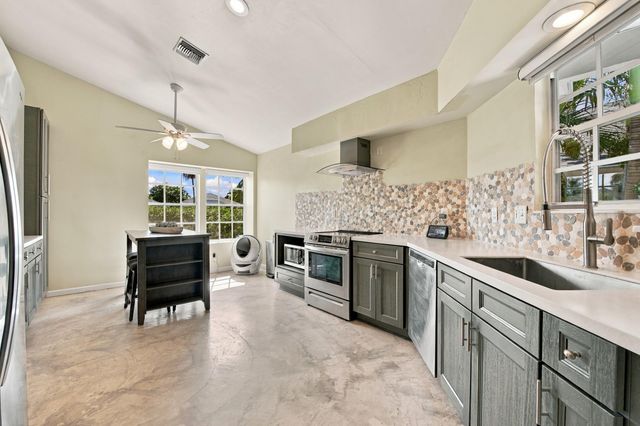 14 HEATHER TRACE Drive, Boynton Beach, FL 33436
