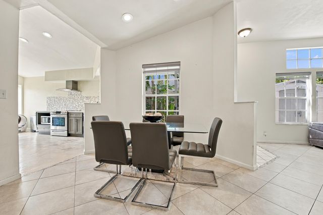 14 HEATHER TRACE Drive, Boynton Beach, FL 33436