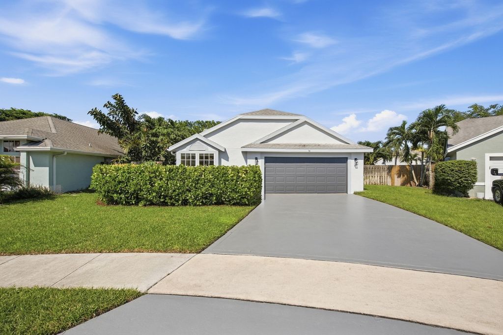 14 HEATHER TRACE Drive, Boynton Beach, FL 33436