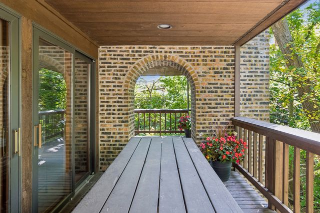 8607 W 93rd Place, Hickory Hills, IL 60457