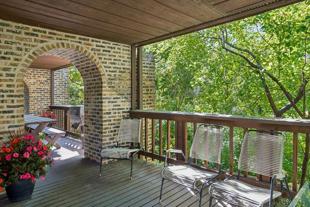 8607 W 93rd Place, Hickory Hills, IL 60457