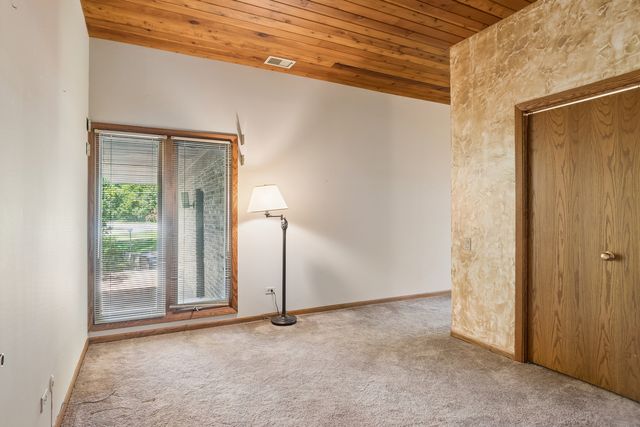 8607 W 93rd Place, Hickory Hills, IL 60457