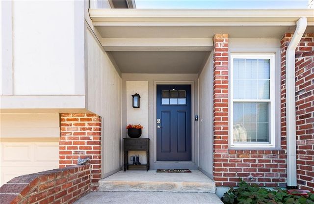 11108 Delmar Court, Leawood, KS 66211