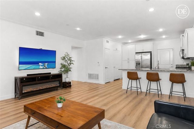 102 Rose Arch, Irvine, CA 92620