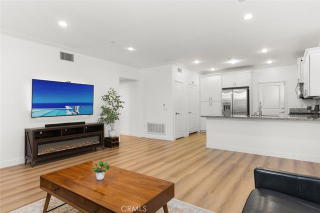 102 Rose Arch, Irvine, CA 92620
