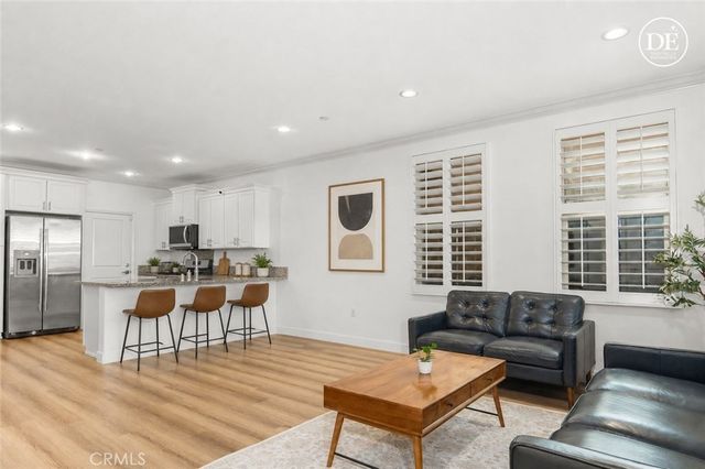 102 Rose Arch, Irvine, CA 92620