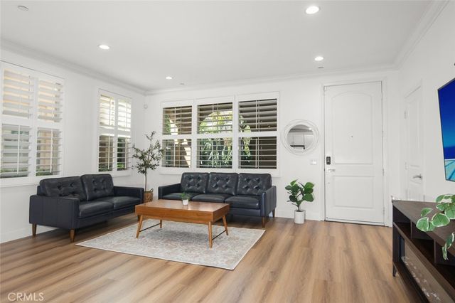 102 Rose Arch, Irvine, CA 92620
