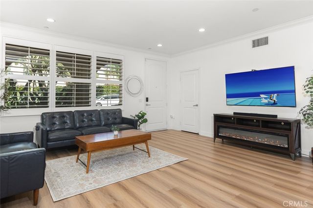 102 Rose Arch, Irvine, CA 92620